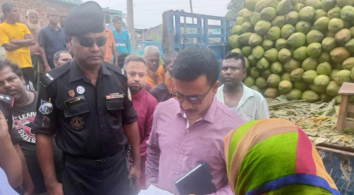 বগুড়ায় ডাবের বাজারে অভিযান, ৩ আড়তদারকে জরিমানা